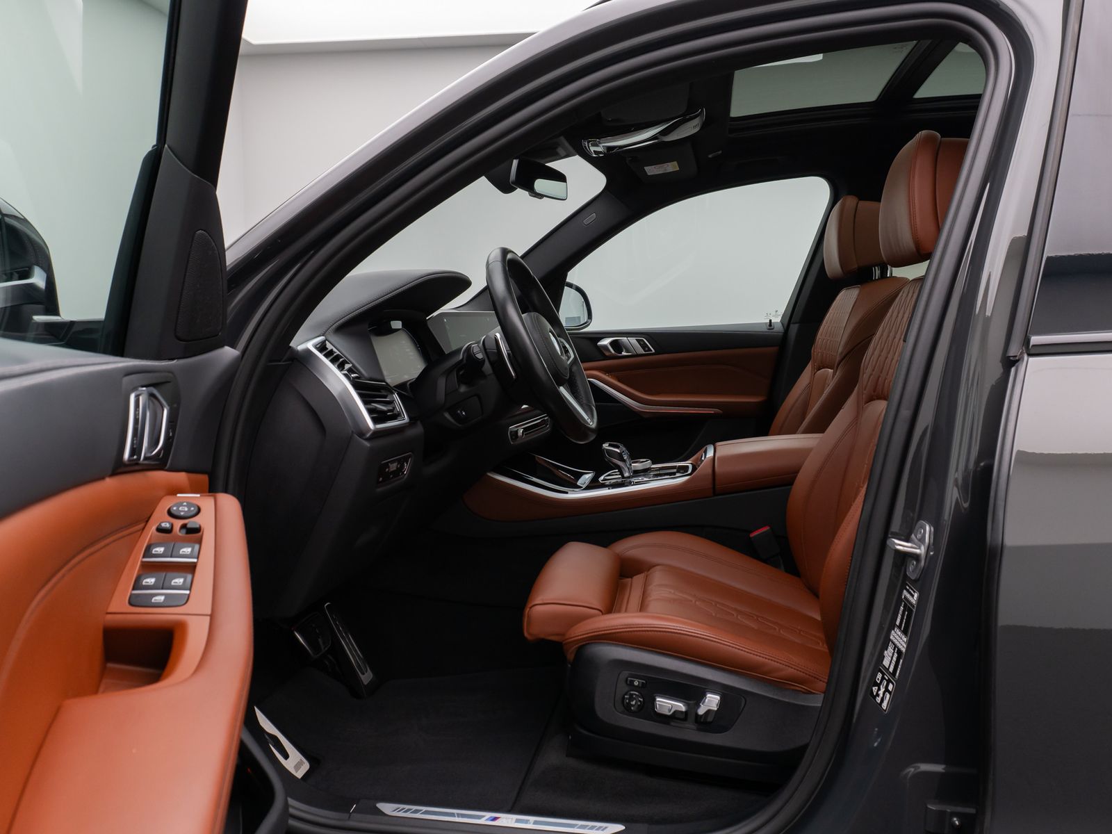 Fahrzeugabbildung BMW X5 xD30d M Sport Panorama Kamera Laser HUD HiFi