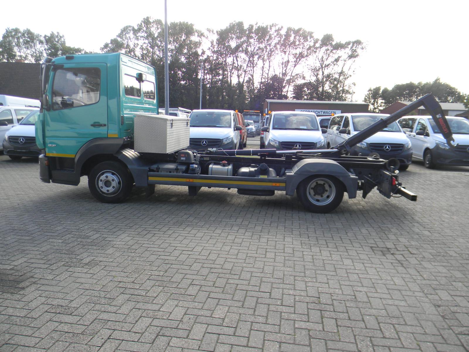 Mercedes-Benz Atego 821 Abrollkipper HIAB 1.Hd