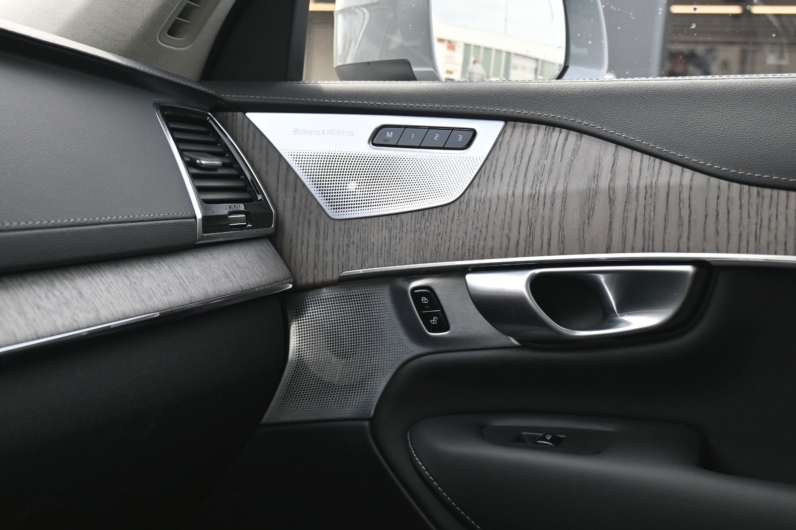 Fahrzeugabbildung Volvo XC90 B5 D AWD Ultimate Bright*STHZ*LUFT*360°*AHK