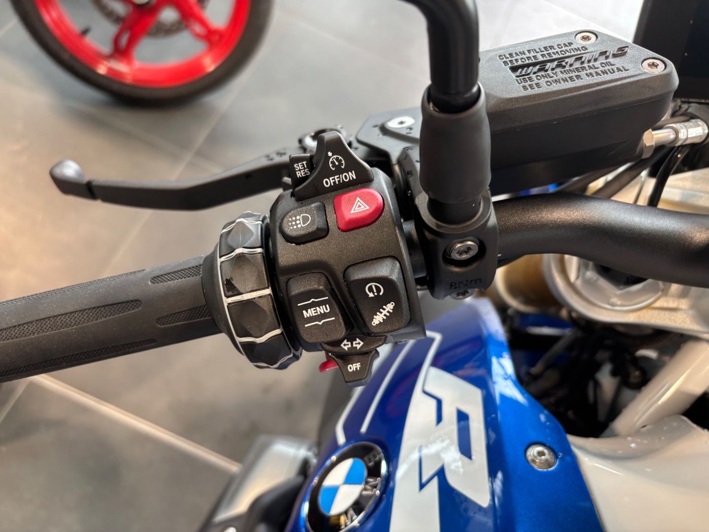 Fahrzeugabbildung BMW R 1250 R Style Sport 4 Pakete