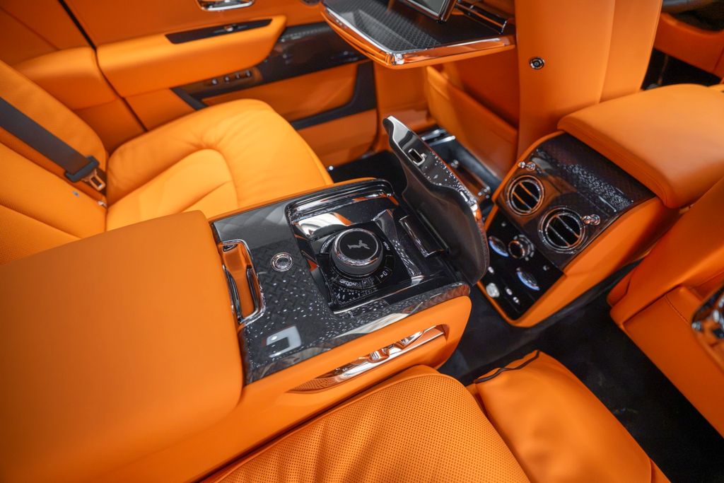 Cullinan BLACK BADGE 2026 BLACK/ORANGE FOOTREST - Bild 30