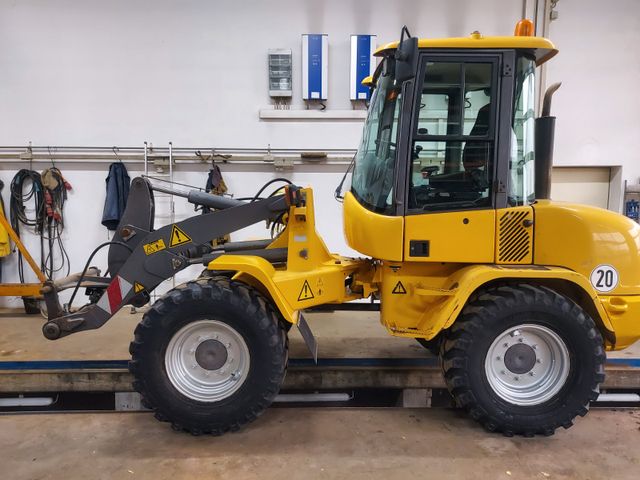 Volvo L 30 B , Bj. 2013 , 4900 Bstd.