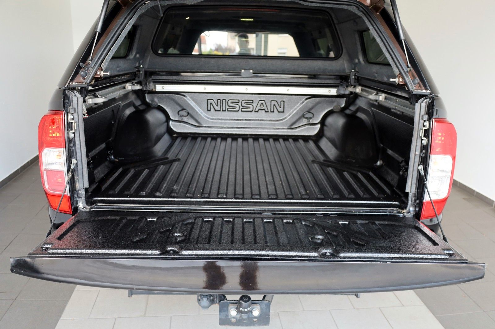 Fahrzeugabbildung Nissan Navara NP300 N-Guard,4x4,Leder,Navi,Hard Top,AHK