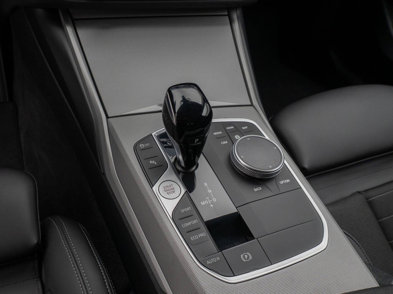 Fahrzeugabbildung BMW 320d DAB CockPitPr PDC AHK Stop&Go Komfort Sport