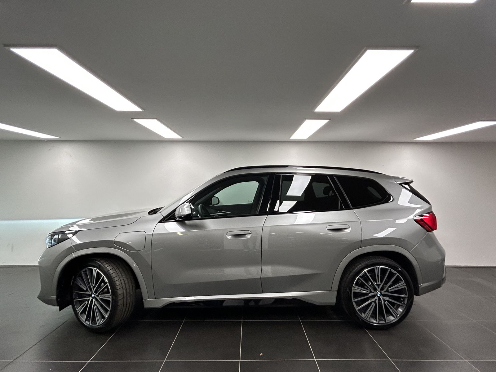 BMW X1 xDrive30e M Sportpaket Pro Harman/Kardon Head imagem 2