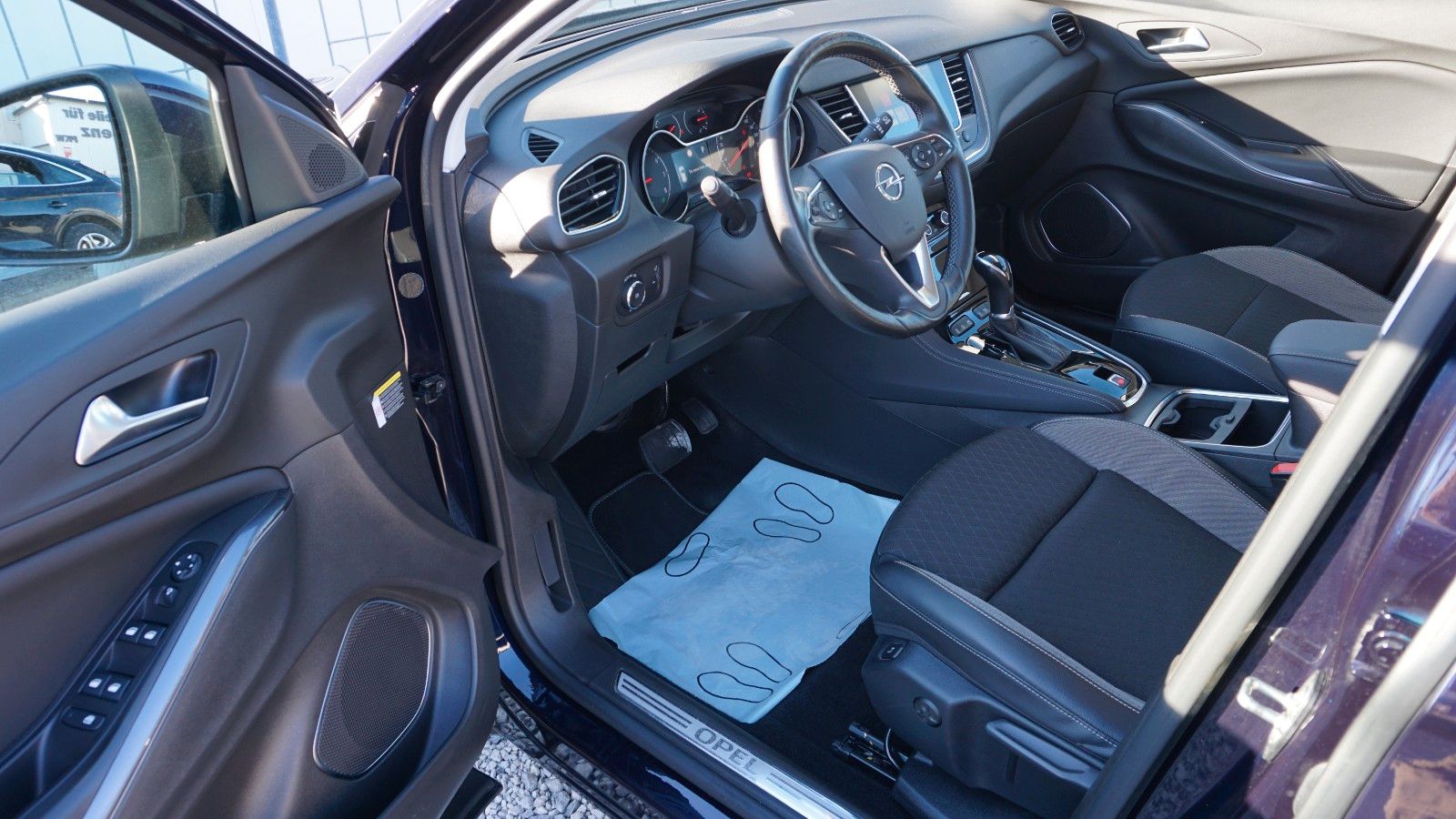 Fahrzeugabbildung Opel Grandland X T.Leder,Navi,Kamera,Bi-LED,SR+WR,AHK