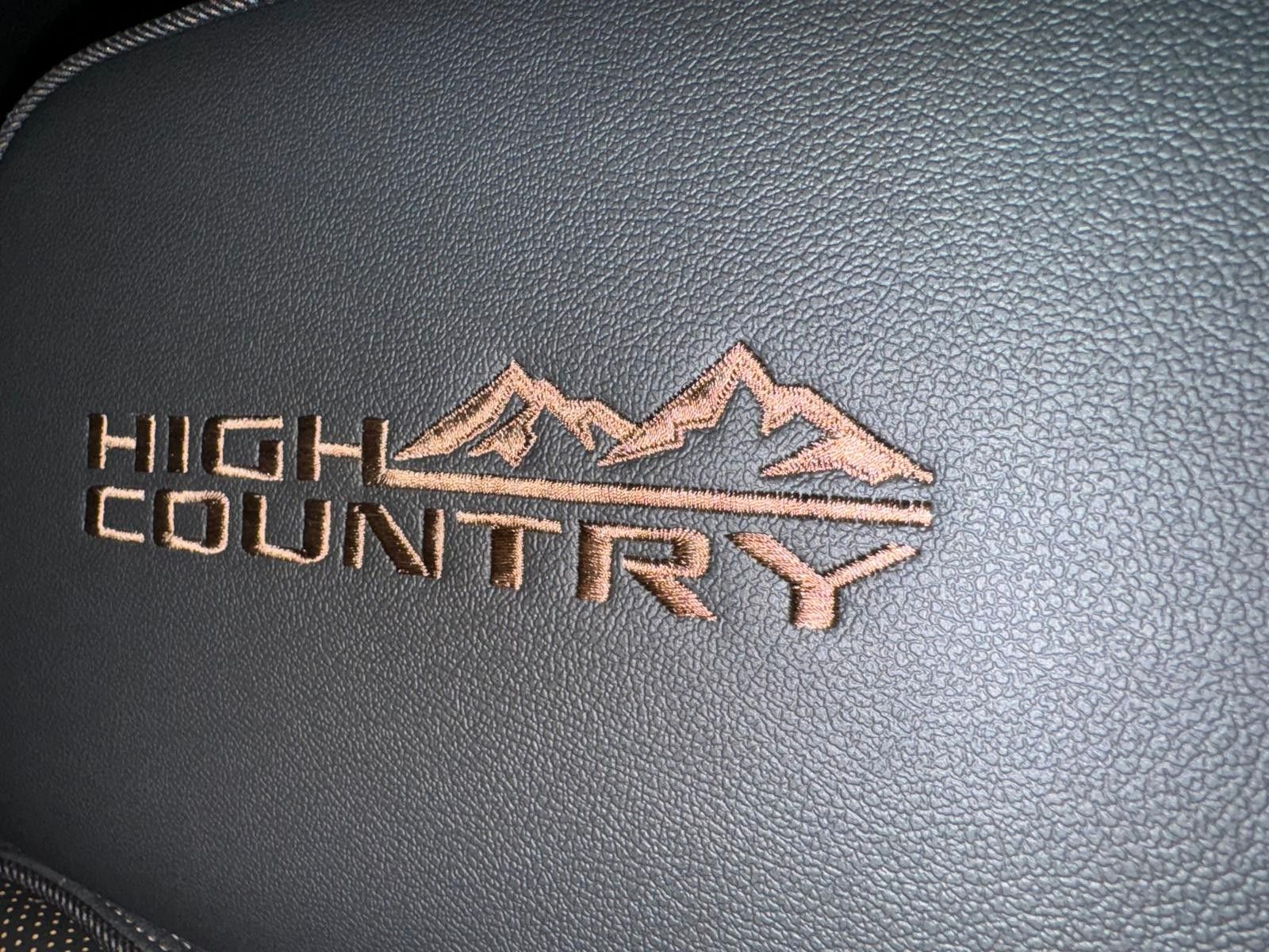 Fahrzeugabbildung Chevrolet 2026 SILVERADO DURAMAX DIESEL 4x4 HIGH COUNTRY