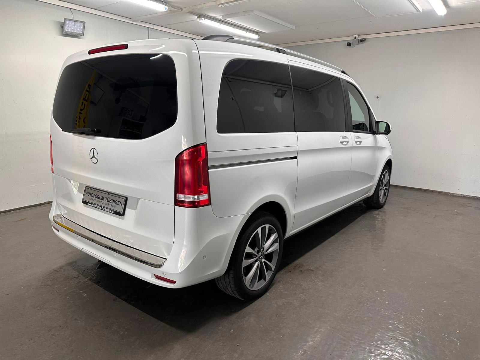 Fahrzeugabbildung Mercedes-Benz V 220 d Aut. EDITION kompakt*6-Sitz*DISTRO*SDH*