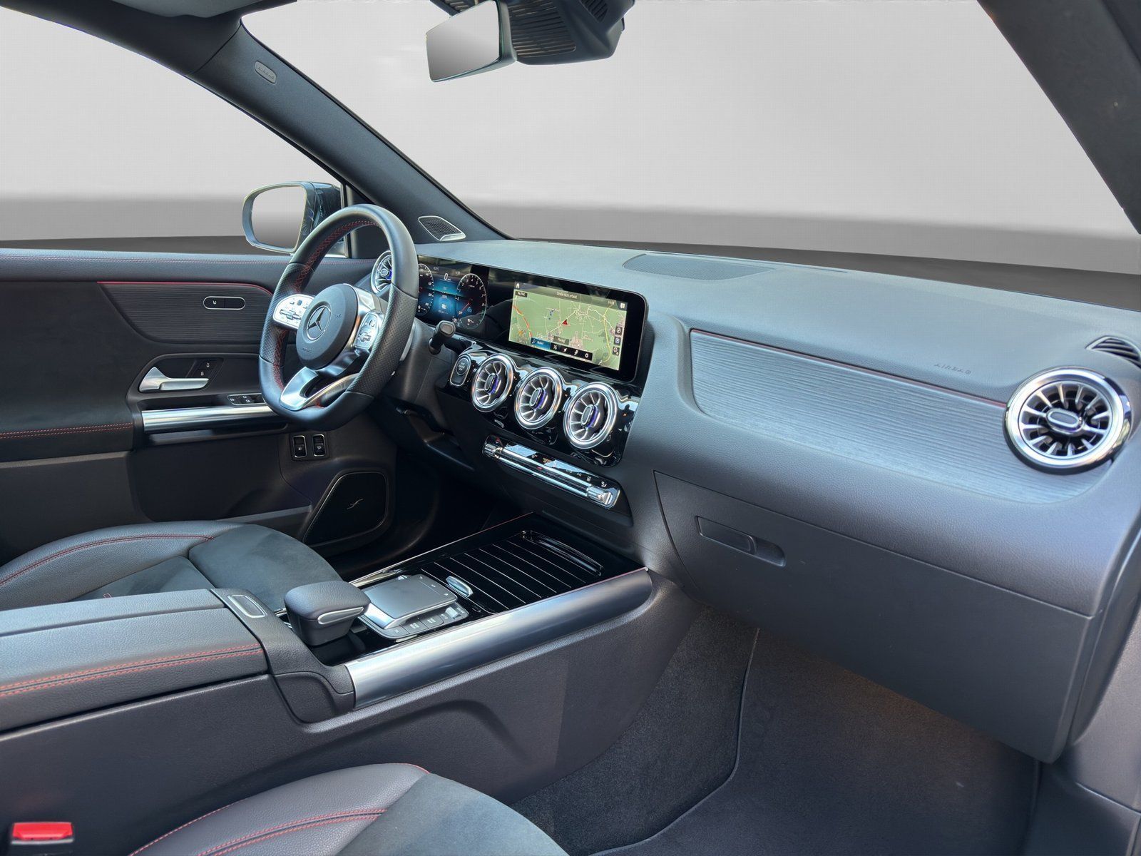 Fahrzeugabbildung Mercedes-Benz GLA 250 e AMG Night Multibeam Burmester KeyGO