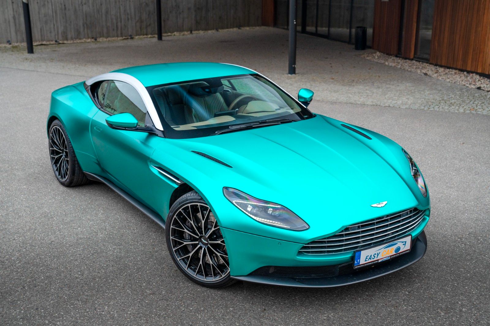 ASTON MARTIN DB11