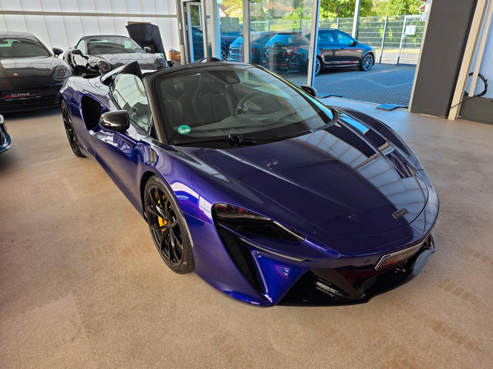 McLaren Artura Spider