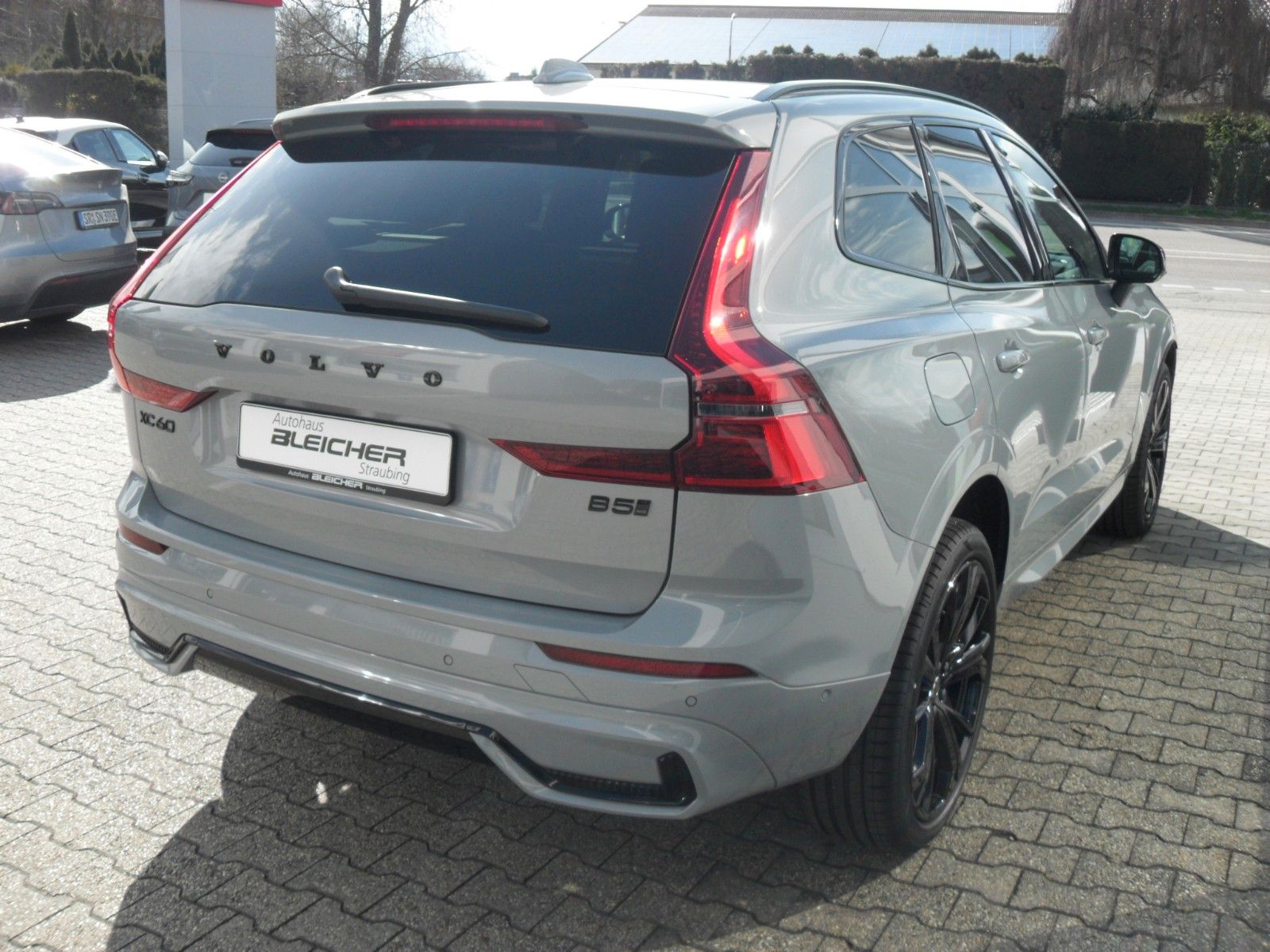 Fahrzeugabbildung Volvo XC 60 B5 Plus Black Edition AWD | Headup