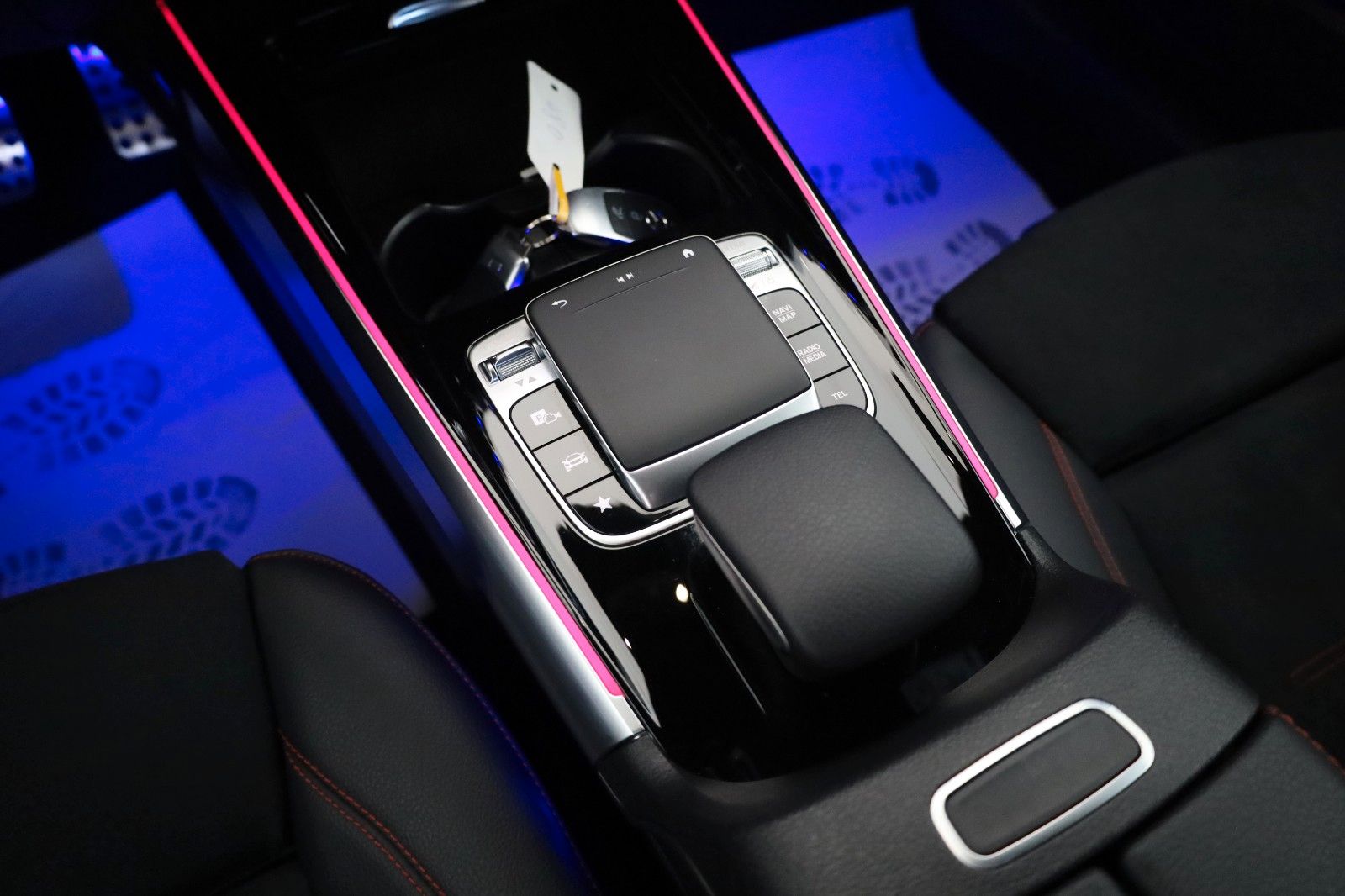Fahrzeugabbildung Mercedes-Benz GLB 200d AMG-line,T.Leder,Navi,LED,SH,Kamera,AHK