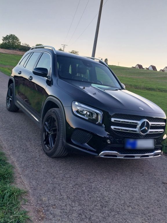 Image of Mercedes-Benz GLB 220