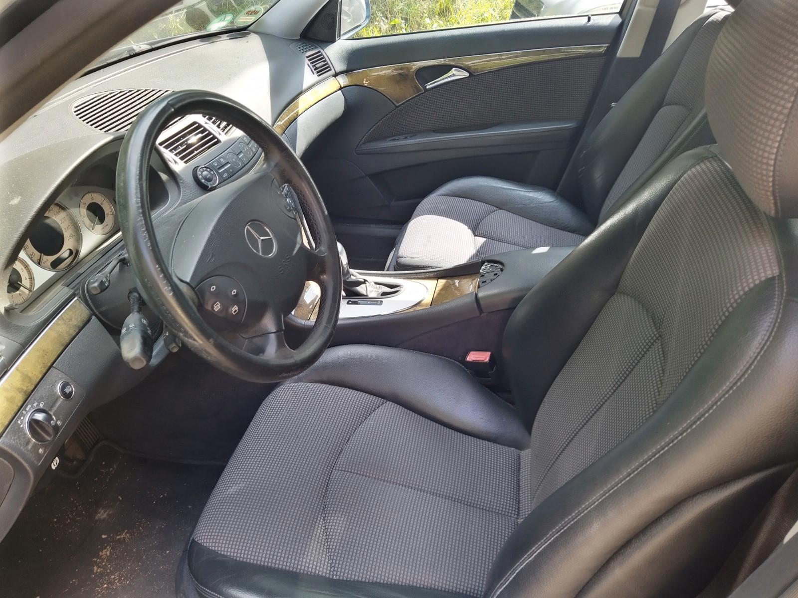 Mercedes-Benz E220 2004 — photo 8