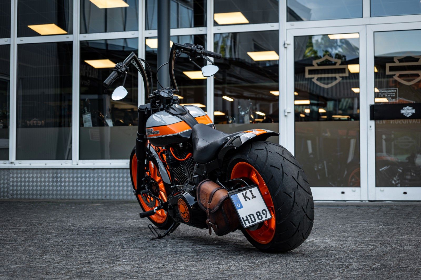 Fahrzeugabbildung Harley-Davidson FXSB Breakout 103 - Kesstech/Airride/Heckumbau -
