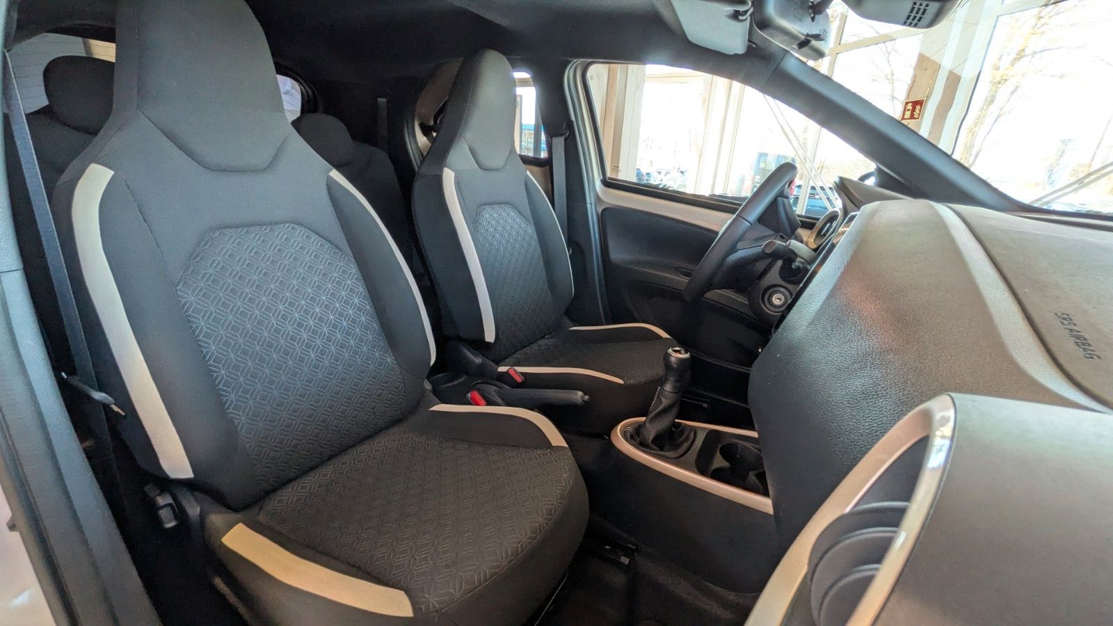 Fahrzeugabbildung Toyota Aygo X Pulse inkl. Rückfahrkamera