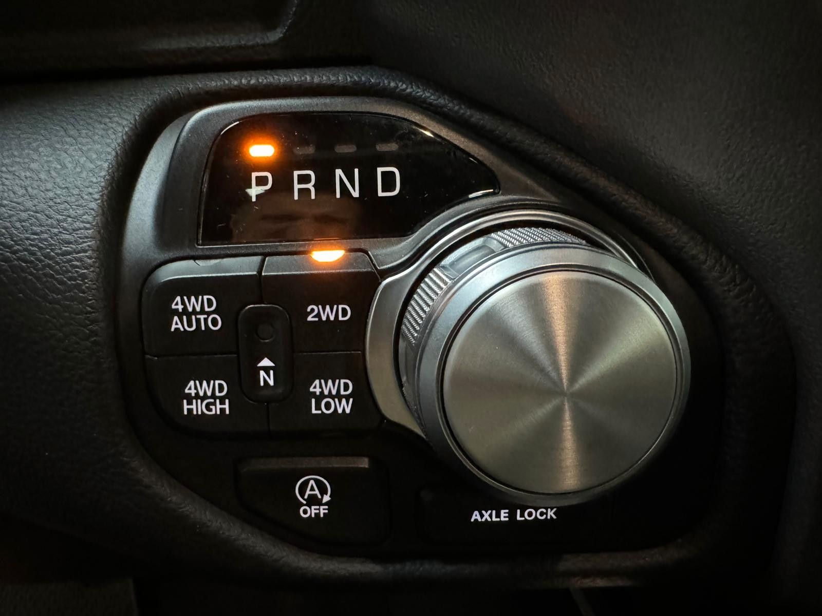 Fahrzeugabbildung Dodge LARAMIE CREW CAB SPORT  12" LUFTFEDER  HEMI 4x4