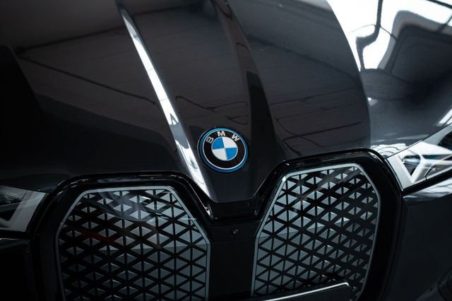 Fahrzeugabbildung BMW iX M60 M-Bremse Laser-Licht Surround Sound AHK