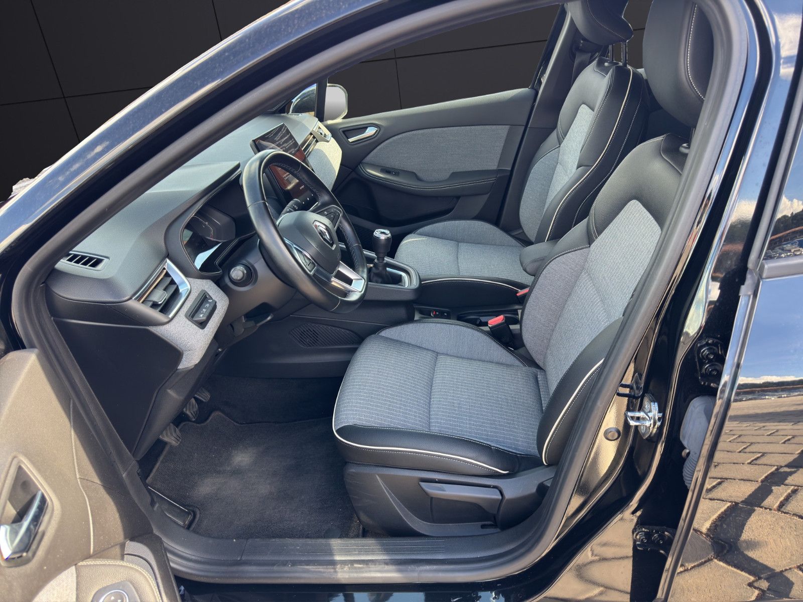 Fahrzeugabbildung Renault Clio V Lutecia Bluetooth/Navi/Ambiente/LED