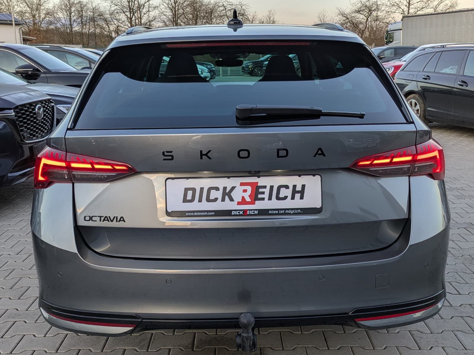 Fahrzeugabbildung SKODA Octavia 1.5 DSG Sportline PANO*MATRIX*AHK*5J.GAR