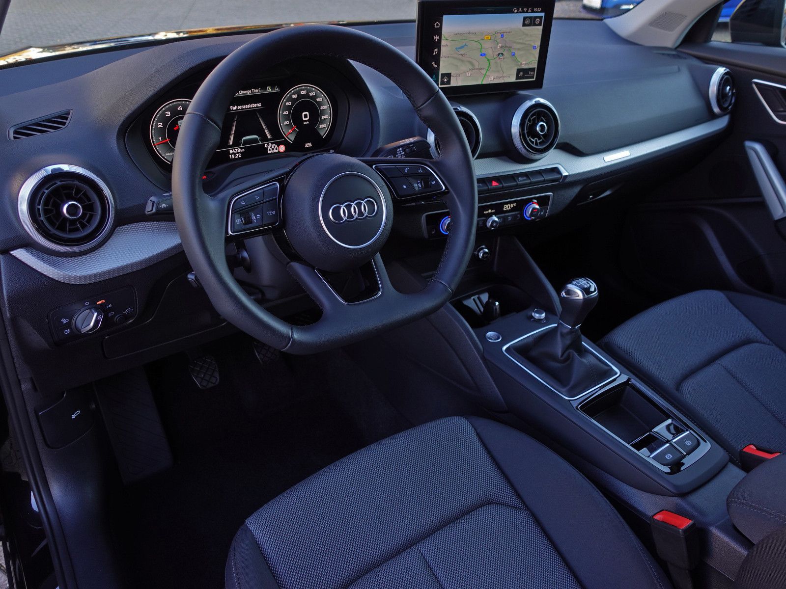 Fahrzeugabbildung Audi Q2 35 TFSI S line Matrix HiFi Kamera AHK ...