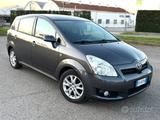 Toyota Corolla Verso 2.2 16V D-4D 7 POSTI - Toyota Corolla Verso mit Diesel-Antrieb