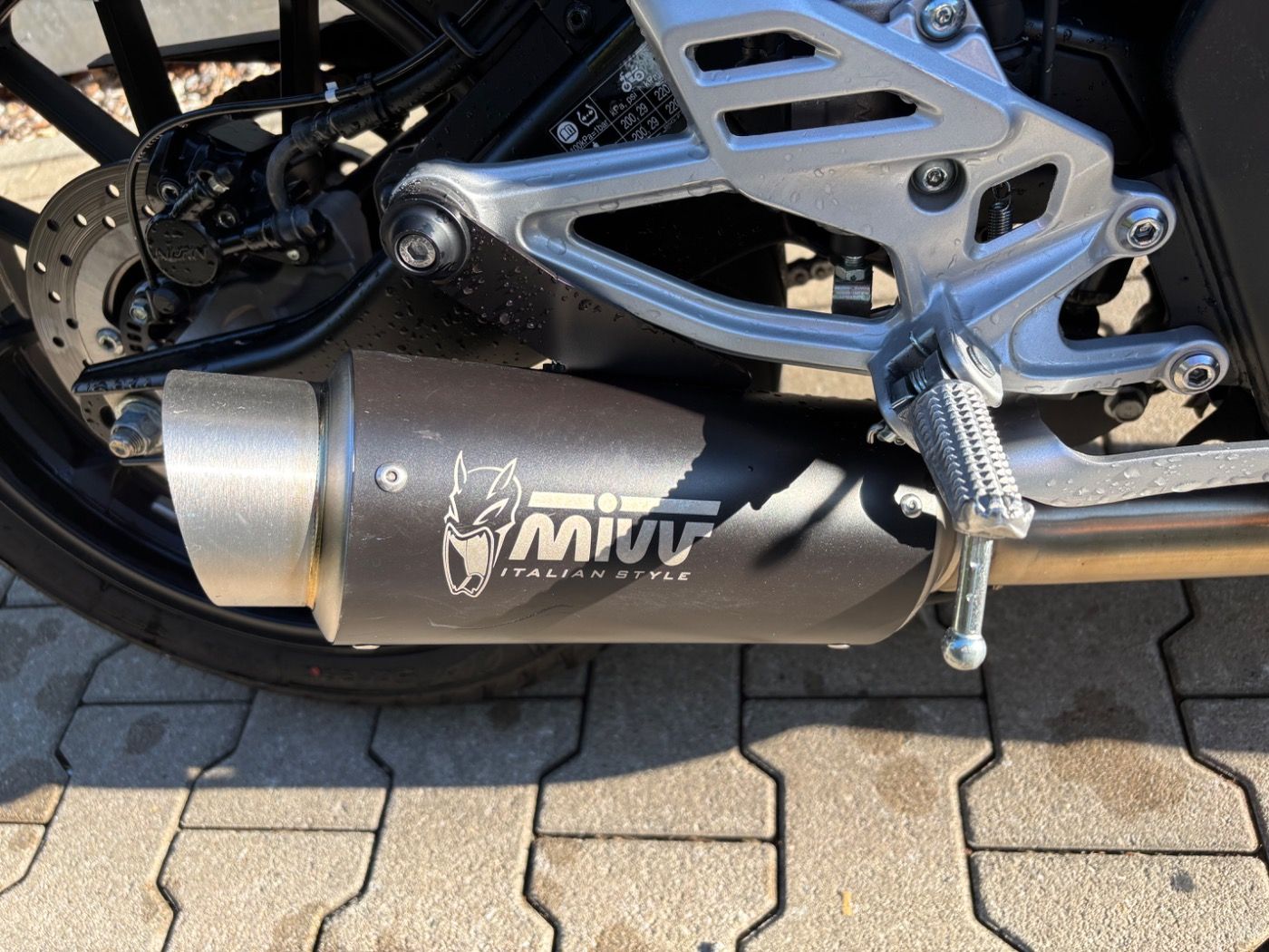 Fahrzeugabbildung Yamaha YZF-R125 viel Zubehör MIVV Endschalldämpfer