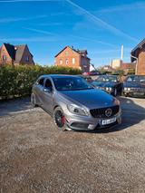 Mercedes-Benz A 45 AMG Rechtslenker W176 - silberne Mercedes-Benz A 45 AMG