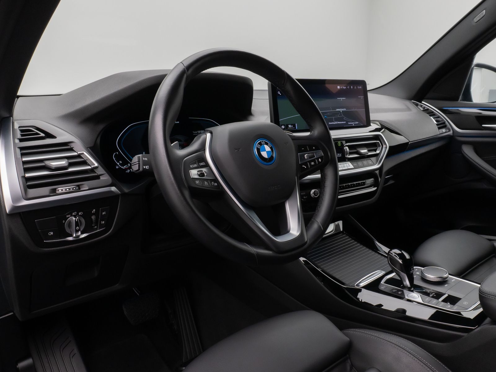 Fahrzeugabbildung BMW X3 xD30e Kamera HUD DAB HiFi Komfort Sport AHK