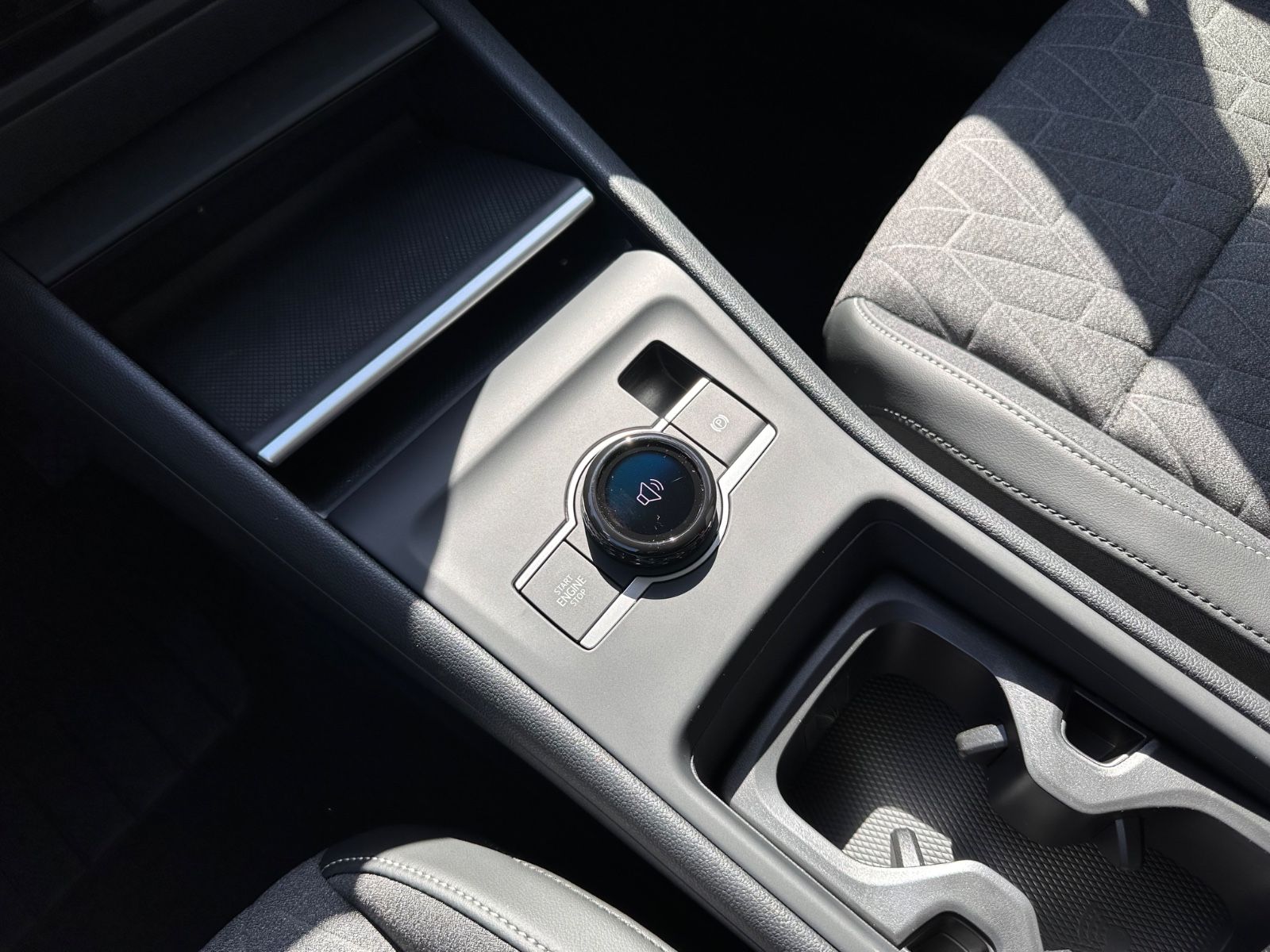 Fahrzeugabbildung Volkswagen Tiguan 1.5 eTSI Life DSG AHK/ACC/APP/LED+/360°