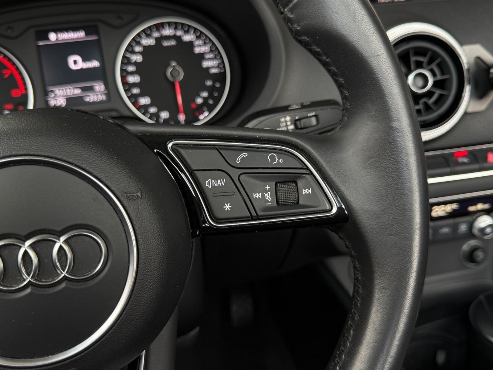 Fahrzeugabbildung Audi A3 Cabriolet design 35 TFSI XENON NAVI ALU