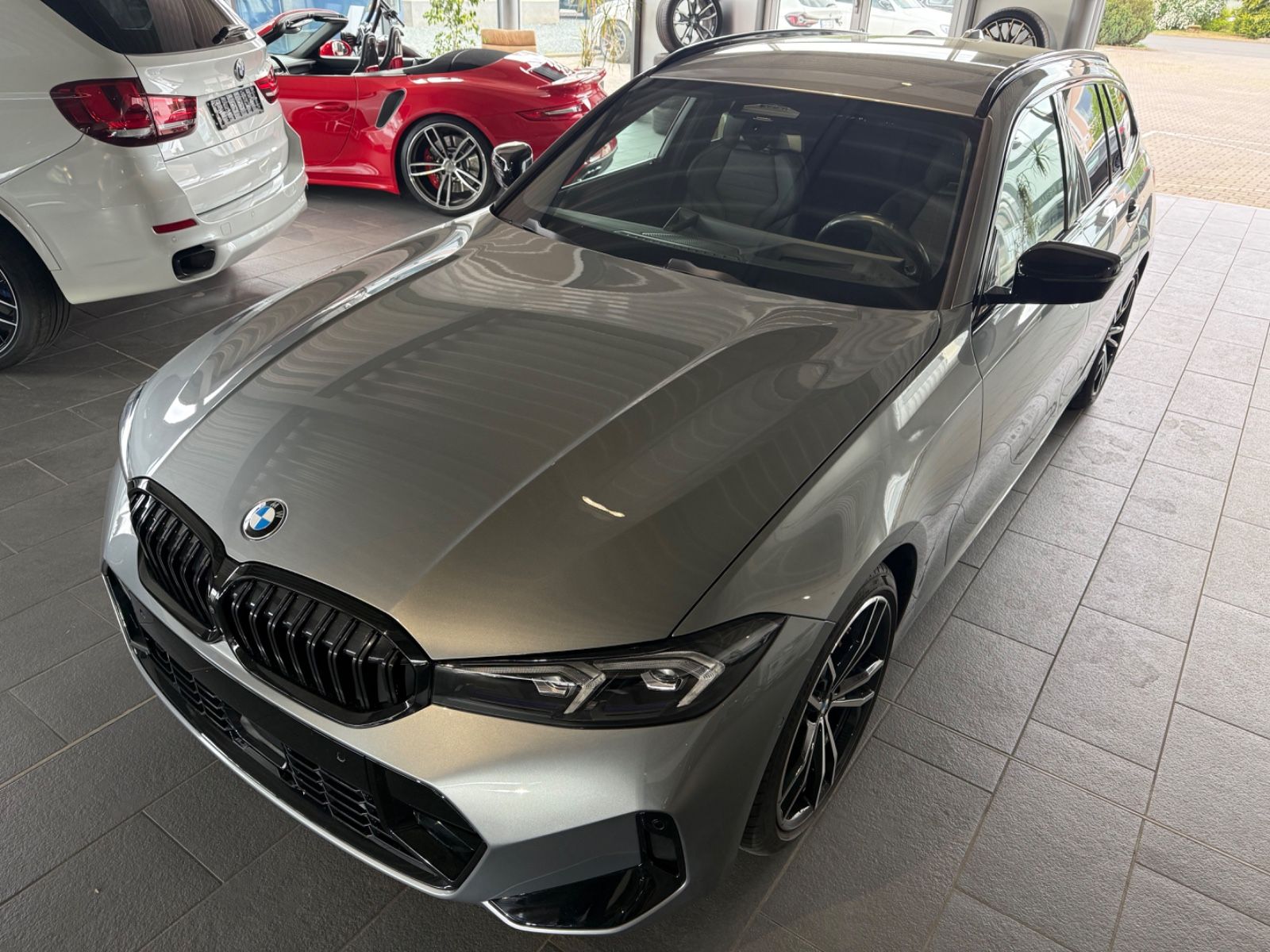 Fahrzeugabbildung BMW 320d Touring xDrive MSport*LED*HK*AHK*MSitze*360