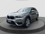 BMW X1 xDrive 20 i Sport Line - silberne BMW X1