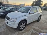 Suzuki SUZUKI - Grand Vitara - 1.9 DDiS 3p. Evolution - weiße Suzuki Grand Vitara