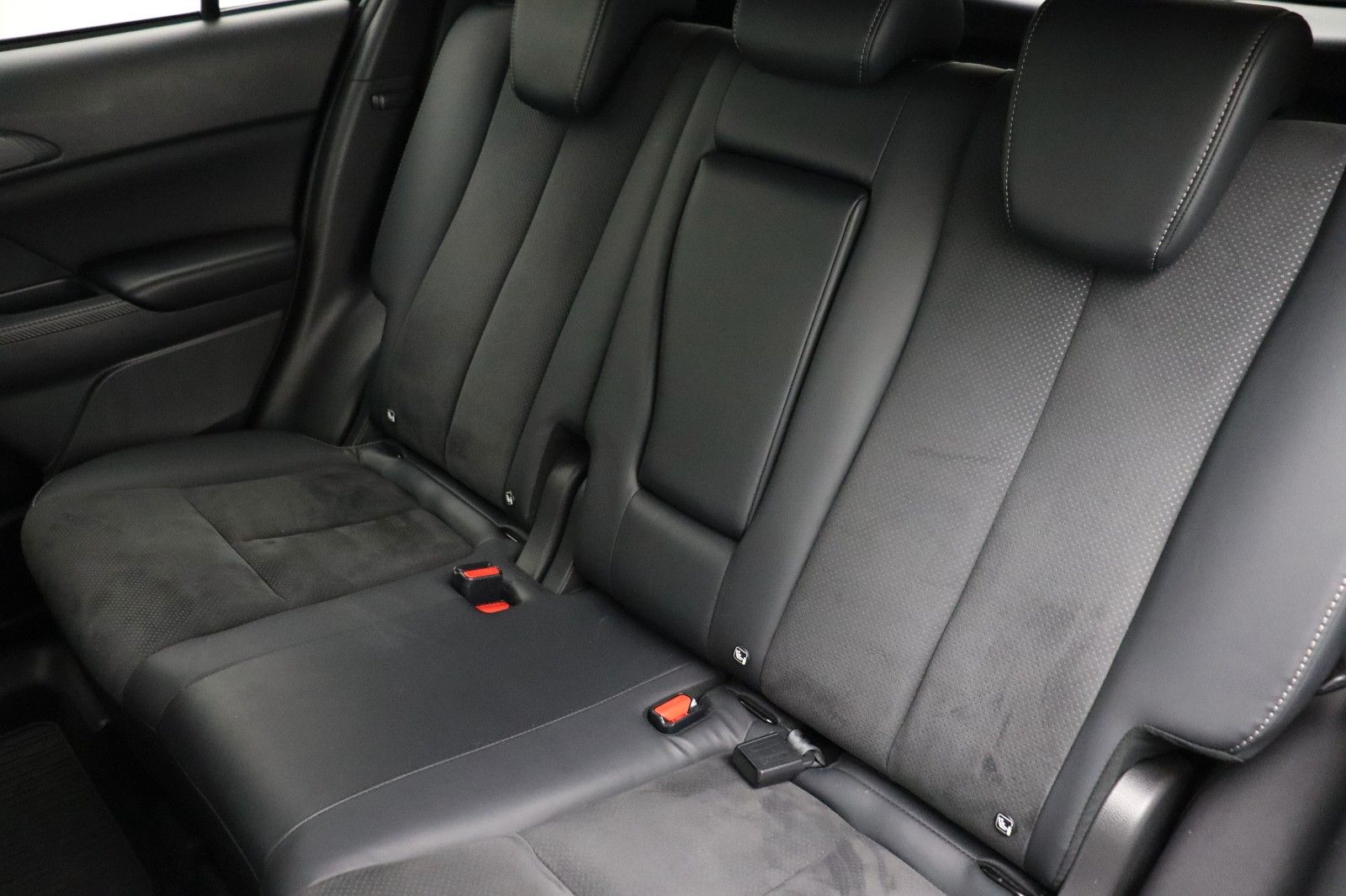 Fahrzeugabbildung Mitsubishi Eclipse Cross Plus Select Black Hybrid 4WD