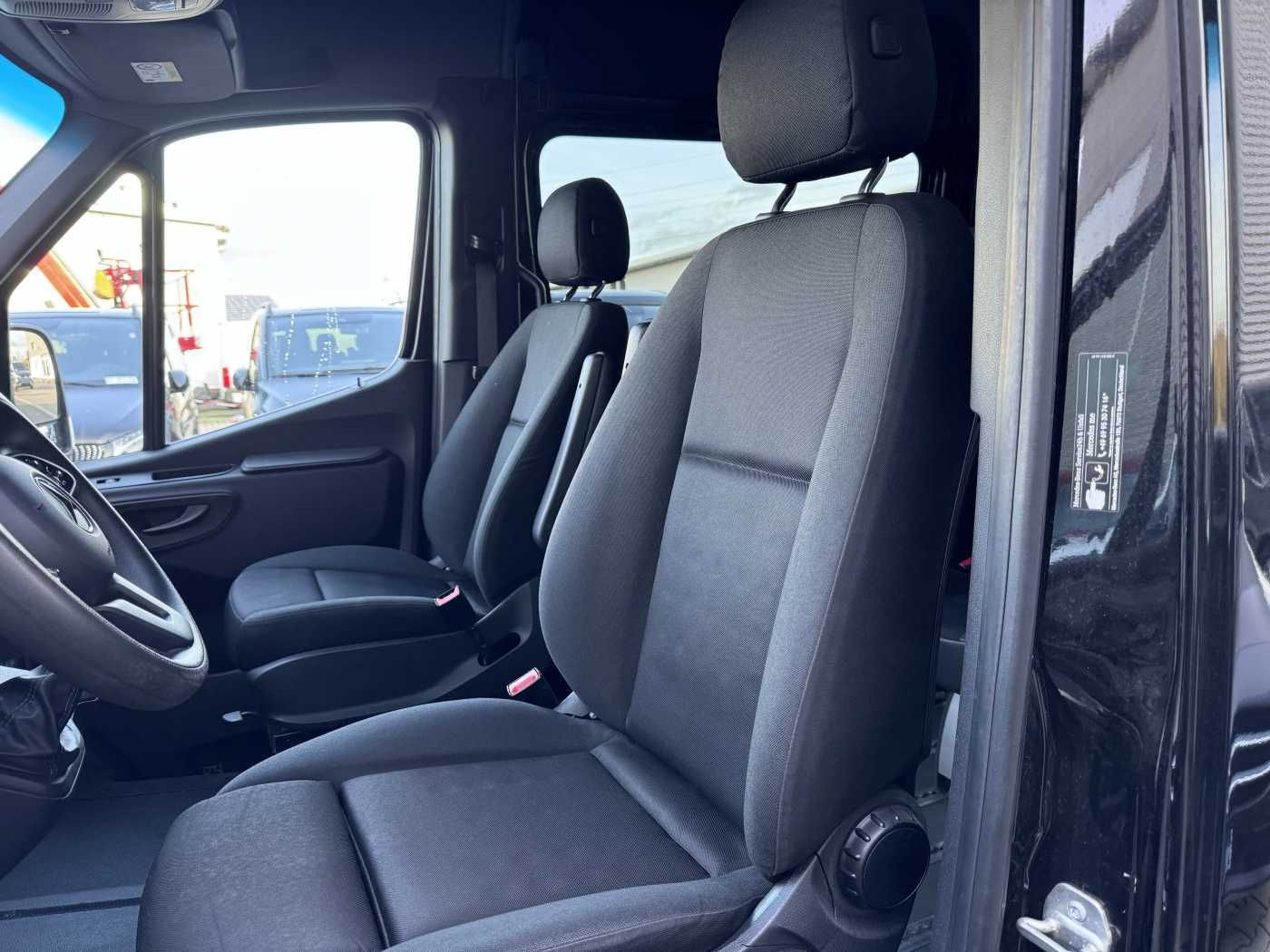 Fahrzeugabbildung Mercedes-Benz Sprinter 317 CDI Rollstuhl-/Behinderten-Lift AMF