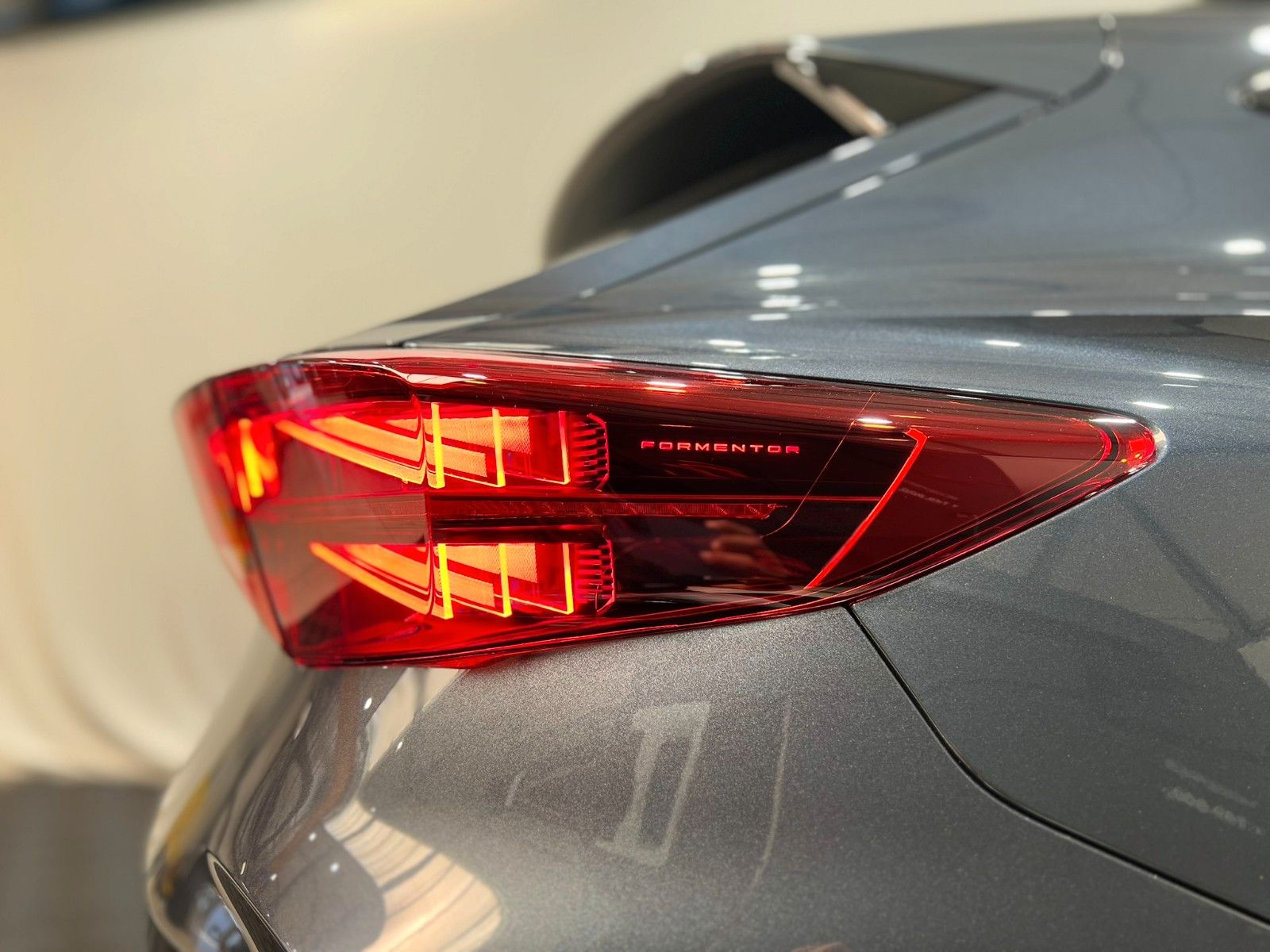 Fahrzeugabbildung CUPRA Formentor 1.5 e-HYBRID / EdgePaket / AHK