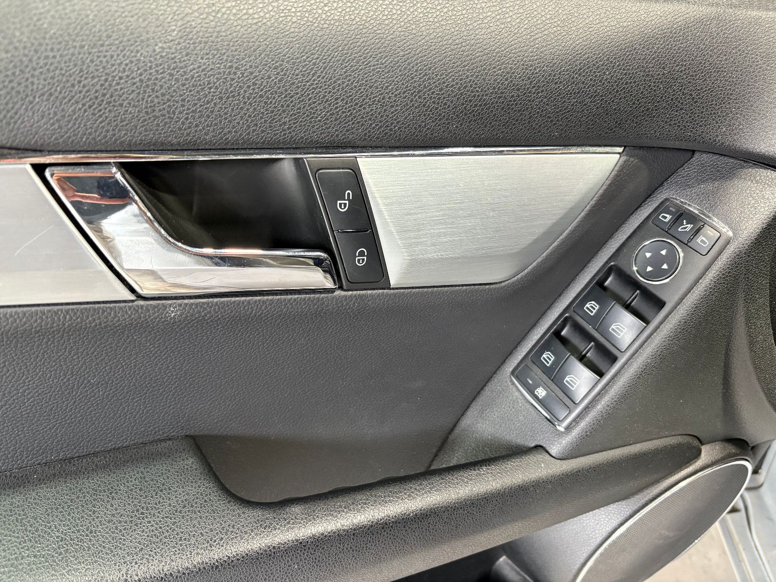 Fahrzeugabbildung Mercedes-Benz C 220 T-Modell T CDI/8-FACH/PANO/SHZ/AUTOMATIK/