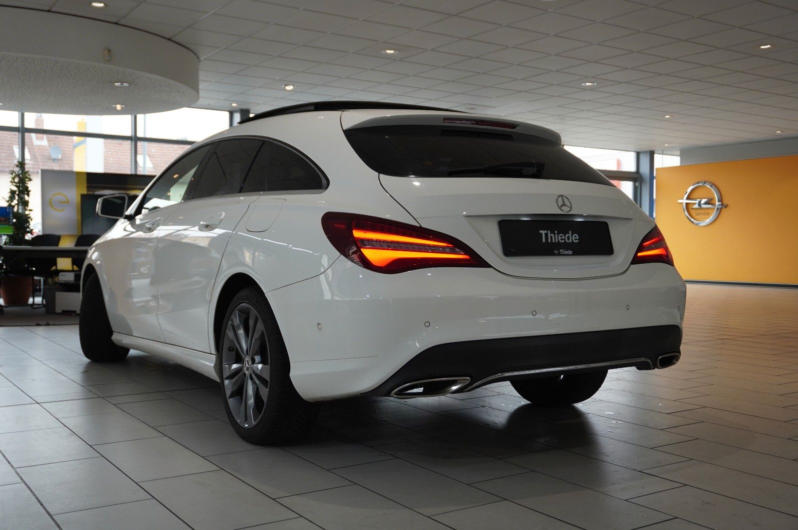 Fahrzeugabbildung Mercedes-Benz CLA 200 SB URBAN 7G-DCT NAVI/LED/PANO./SHZ/SPORT