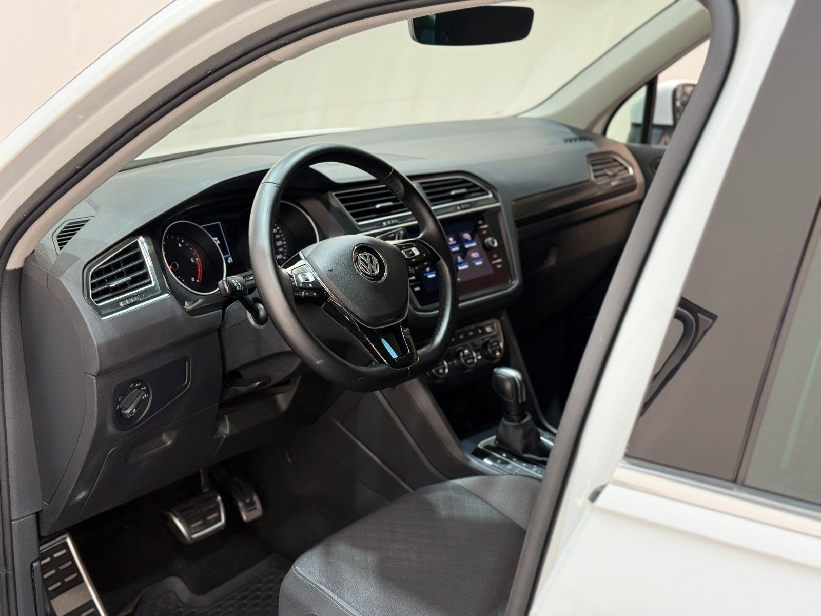 Fahrzeugabbildung Volkswagen Tiguan Comfortline DSG-4Motion-Full Link