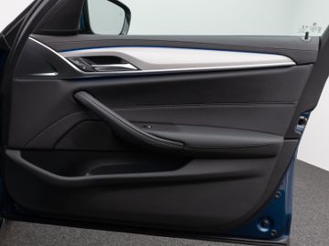 Fahrzeugabbildung BMW 530d Luxury Line Kamera DAB HiFi Stop&Go Alarm