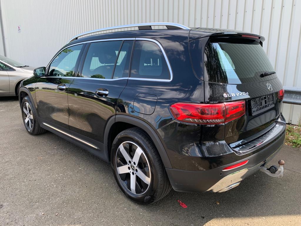 Mercedes-Benz GLB 220
