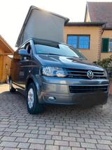 Volkswagen T5 California Beach, 140Ps, unfallfrei, AHK - graue Volkswagen T5 California
