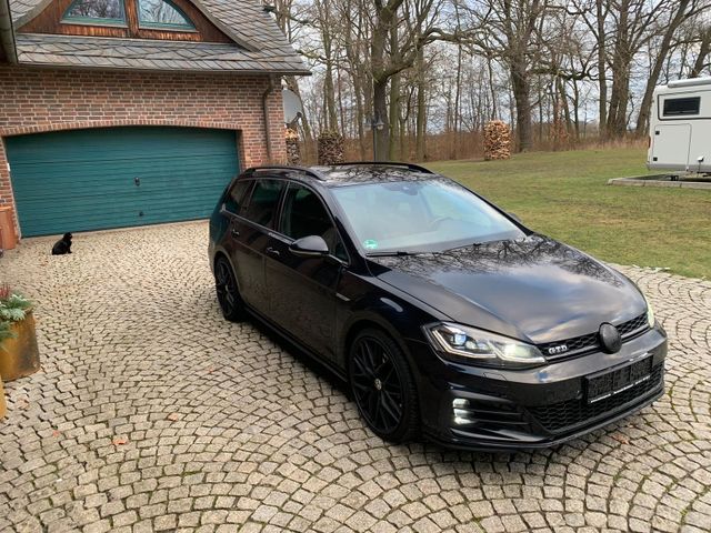 Volkswagen Golf VII Variant GTD/DSG/LED/PANO/ACC/AHK