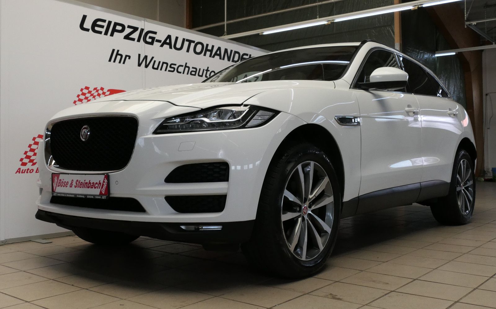 JAGUAR F-Pace
