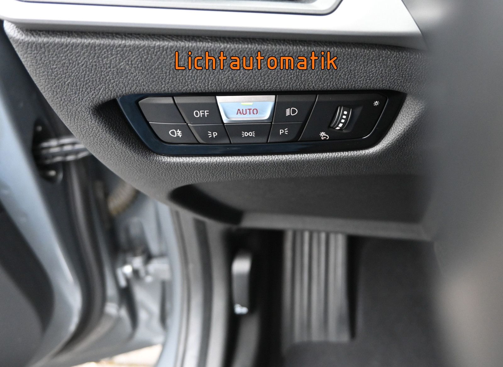 Fahrzeugabbildung BMW 330d xDrive °HEAD-UP°PRIVACY°STANDHEIZUNG°8FACH