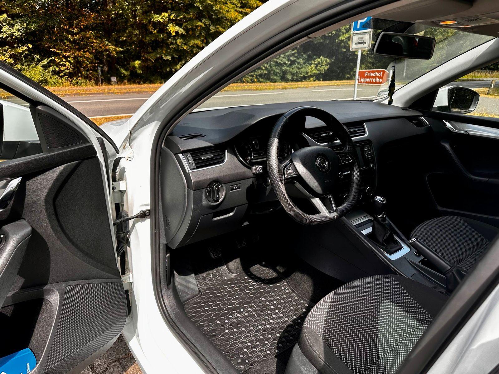 Skoda Octavia 2015 — фото 9