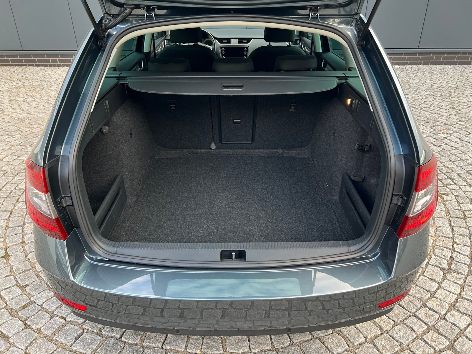 Fahrzeugabbildung SKODA Octavia Combi Style 1.5 TSI DSG ACT *Einparkhilf