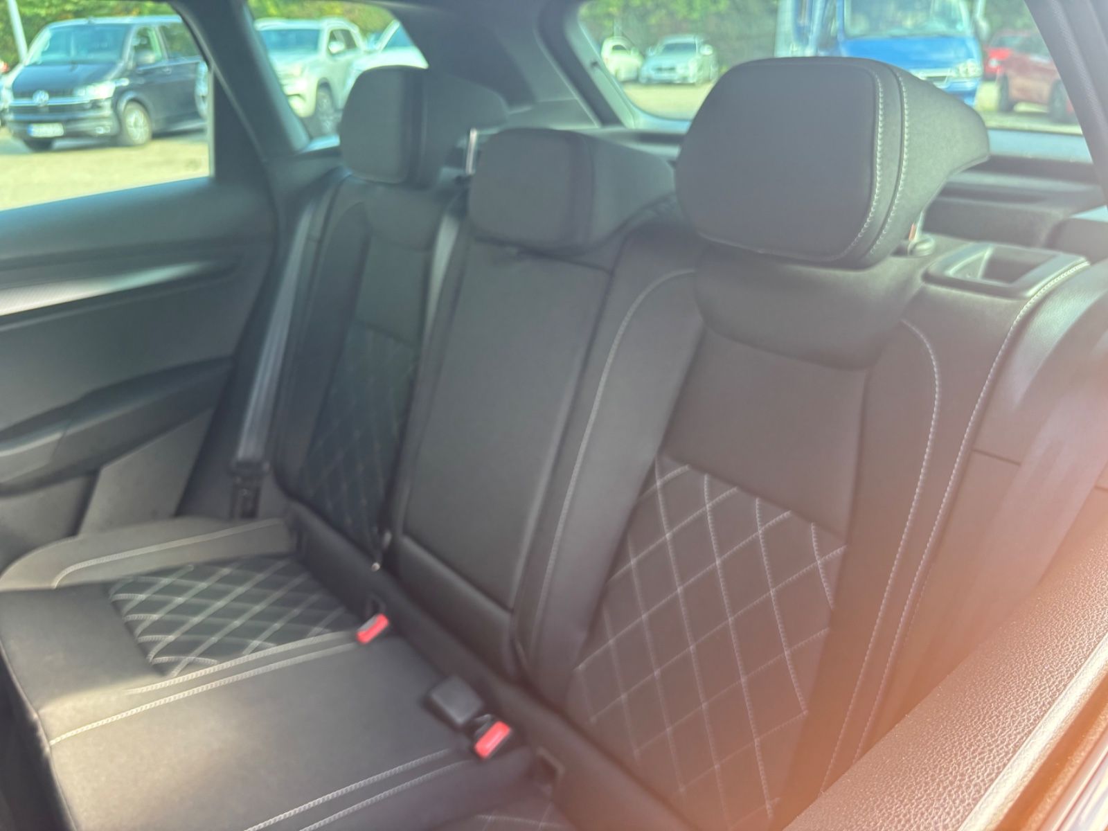 Fahrzeugabbildung SKODA Karoq Sportline Navi ACC KAM